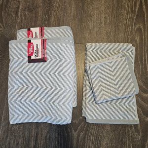 NWT Bathroom Towels Set